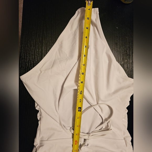 Elegant‎ White Ruffled Swimsuit - Picture 3 of 6